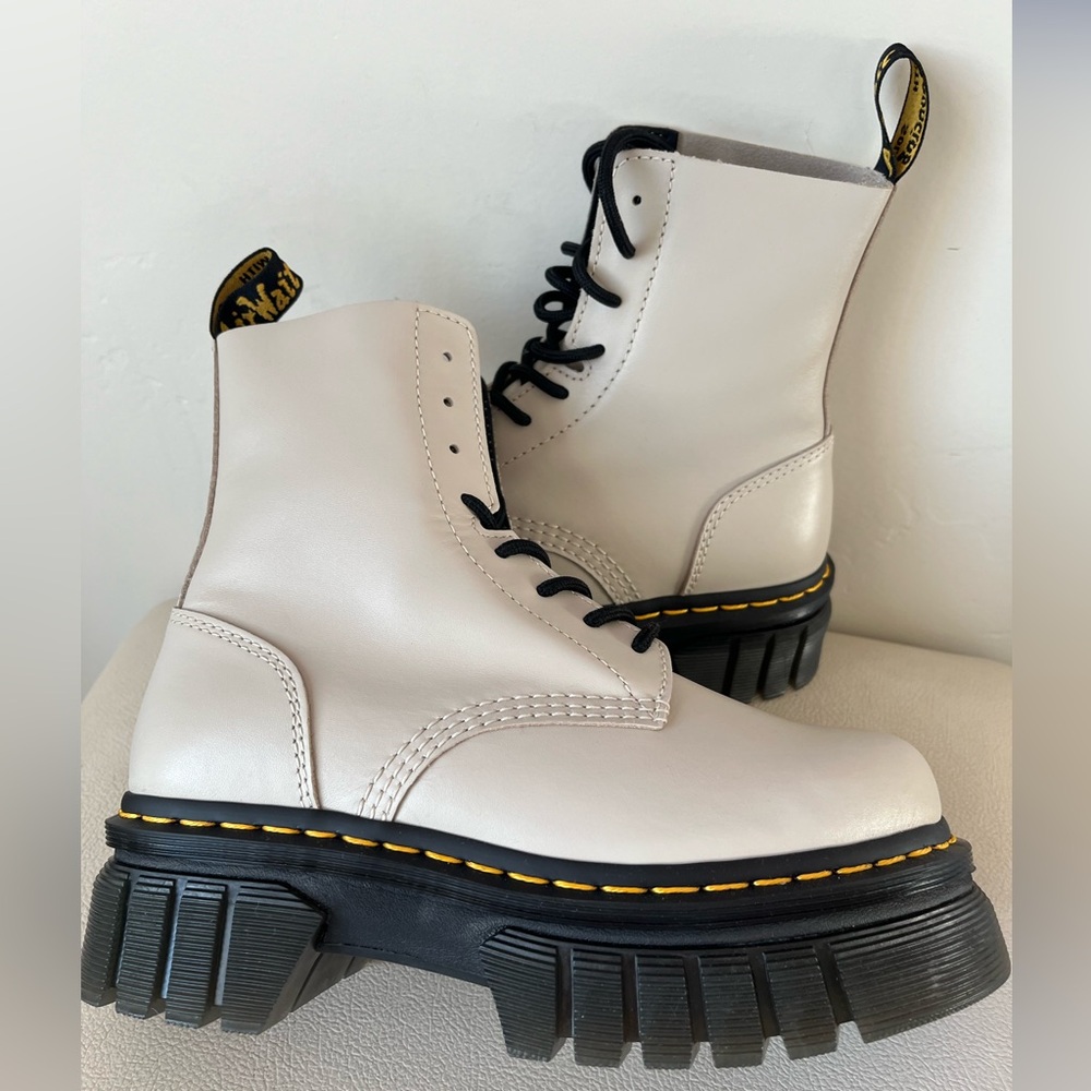 Dr. Martens Audrick Nappa Leather Platform Lace Up Combat Boots Women’s Size 6